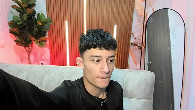 Snapshot of Patrick_Howland_ chatting on 02-14-26, 03:36 Patrick Howland online show from 02-14-26, 03:36