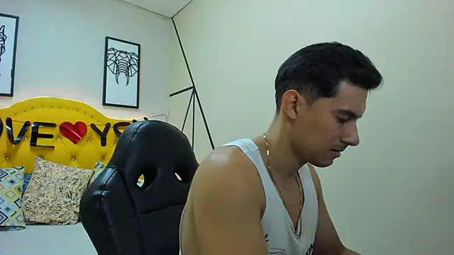 Snapshot of Mike_Conors chatting on 02-13-26, 01:56 Mike Conors online show from 02-13-26, 01:56