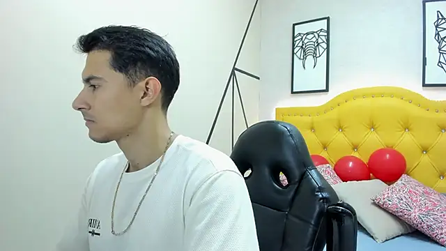 Snapshot of Mike_Conors chatting on 02-20-26, 01:57 Mike Conors online show from 02-20-26, 01:57