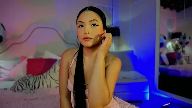 Snapshot of niicole_garner chatting on 07-21-26, 04:42 niicole garner online show from 07-21-26, 04:42