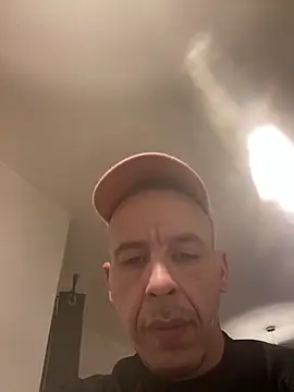 Snapshot of creativeX chatting on 02-14-26, 01:02 creativeX online show from 02-14-26, 01:02