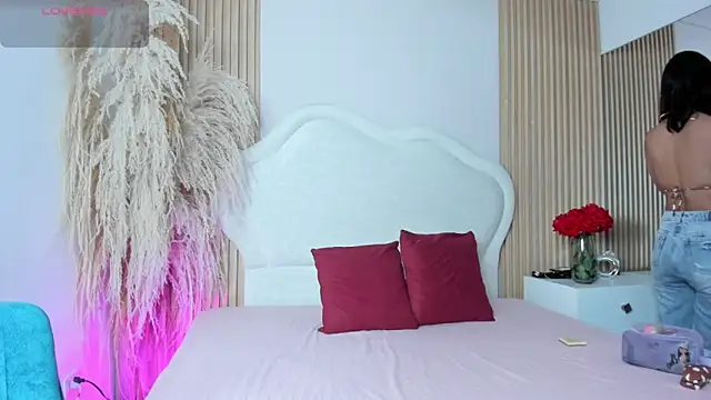 rebeca taylor online show from 02-06-26, 03:22