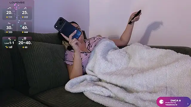 Snapshot of ViolettBaby chatting on 06-20-26, 02:58 ViolettBaby online show from 06-20-26, 02:58