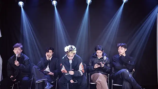 Snapshot of BTS-007 chatting on 02-11-26, 12:10 BTS-007 online show from 02-11-26, 12:10