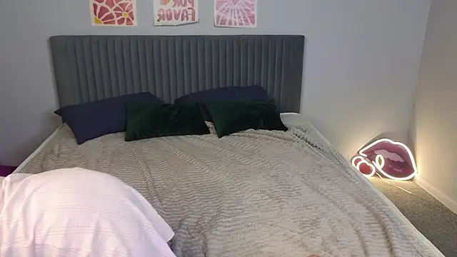 LovingWhisperr online show from 02-17-26, 01:24