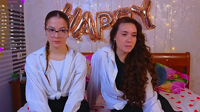 Snapshot of MelanieTwice chatting on 02-17-26, 11:40 MelanieTwice online show from 02-17-26, 11:40