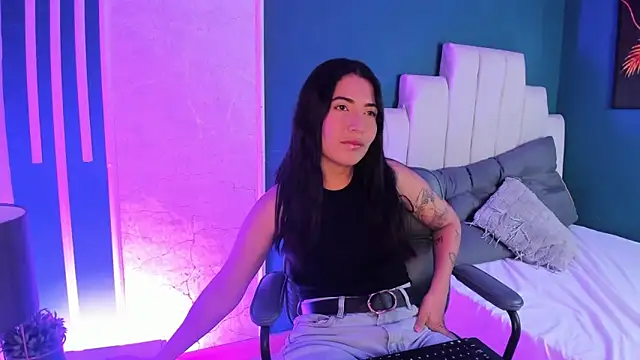 Adrienne   online show from 04-05-26, 05:21