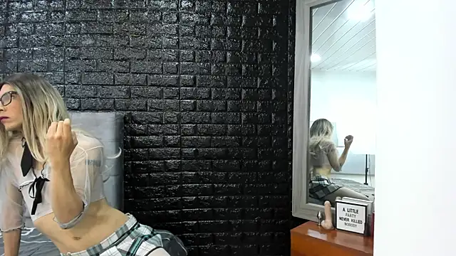 Snapshot of Calopezreal_ chatting on 02-23-26, 01:08 Calopezreal online show from 02-23-26, 01:08