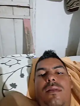 Snapshot of jhoncol231 chatting on 02-12-26, 02:17 jhoncol231 online show from 02-12-26, 02:17