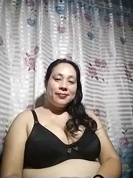 Snapshot of May_Bombs chatting on 02-12-26, 12:44 May Bombs online show from 02-12-26, 12:44