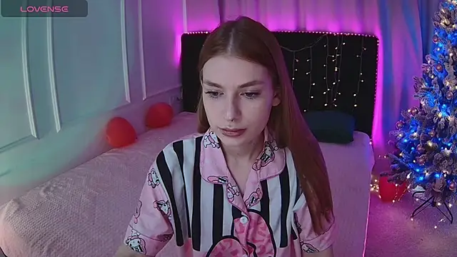 Snapshot of Alisa_Wood chatting on 02-19-26, 03:19 Alisa Wood online show from 02-19-26, 03:19