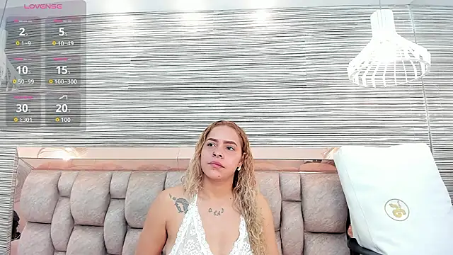 Snapshot of rossy_roose chatting on 02-22-26, 07:01 rossy roose online show from 02-22-26, 07:01