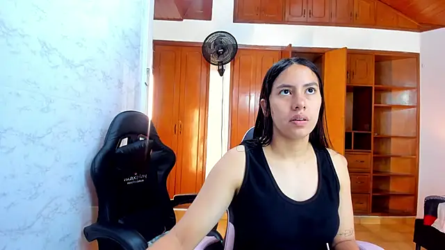 Snapshot of Emily_and_Soffy chatting on 02-17-26, 12:01 Emily and Soffy online show from 02-17-26, 12:01