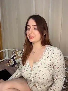 Snapshot of Linnea_ chatting on 02-14-26, 08:27 Linnea online show from 02-14-26, 08:27