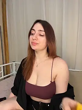 Snapshot of Linnea_ chatting on 02-16-26, 04:25 Linnea online show from 02-16-26, 04:25