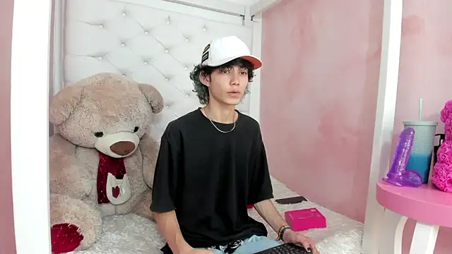 Snapshot of thanier_18 chatting on 02-11-26, 07:41 thanier 18 online show from 02-11-26, 07:41