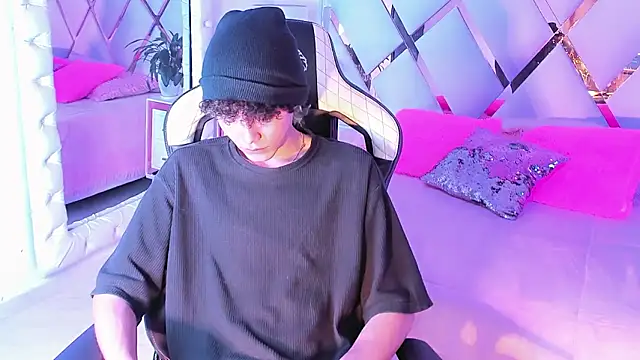 Snapshot of thanier_18 chatting on 02-27-26, 07:36 thanier 18 online show from 02-27-26, 07:36