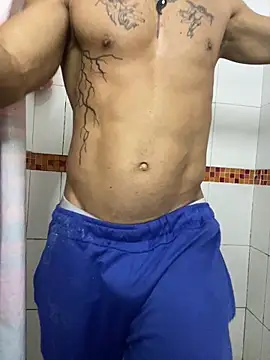 Snapshot of MaxyRyan chatting on 02-25-26, 05:28 MaxyRyan online show from 02-25-26, 05:28