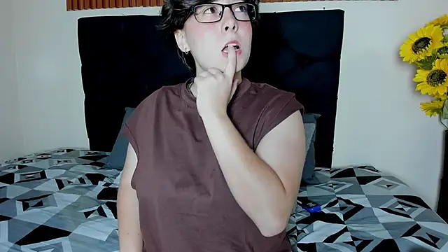 Snapshot of _Daarcy_ chatting on 03-04-26, 03:56 Daarcy online show from 03-04-26, 03:56