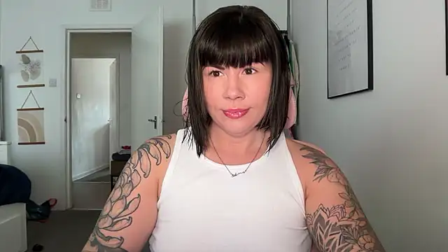 EdenRose online show from 05-02-26, 06:18