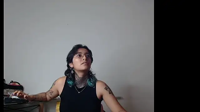 Snapshot of Ivyravens chatting on 02-16-26, 11:34 Ivyravens online show from 02-16-26, 11:34