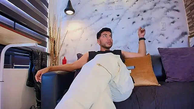 Snapshot of Max_Hornye chatting on 02-18-26, 06:37 Max Hornye online show from 02-18-26, 06:37