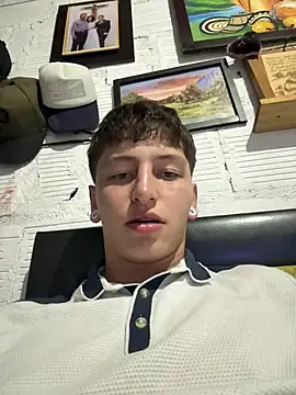 Snapshot of ARON_LUXX chatting on 03-14-26, 10:59 ARON LUXX online show from 03-14-26, 10:59