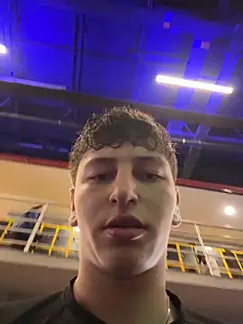 Snapshot of ARON_LUXX chatting on 04-14-26, 10:05 ARON LUXX online show from 04-14-26, 10:05