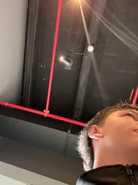 Snapshot of ARON_LUXX chatting on 04-15-26, 04:03 ARON LUXX online show from 04-15-26, 04:03