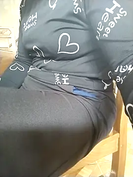 Snapshot of LiilyZi chatting on 02-25-26, 04:00 LiilyZi online show from 02-25-26, 04:00