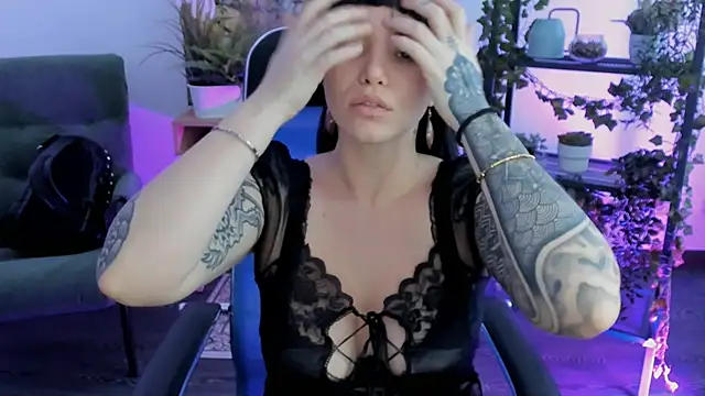 Snapshot of NeoGeisha chatting on 03-10-26, 10:09 NeoGeisha online show from 03-10-26, 10:09