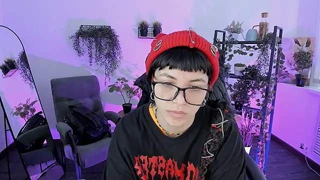 Snapshot of NeoGeisha chatting on 04-06-26, 01:34 NeoGeisha online show from 04-06-26, 01:34