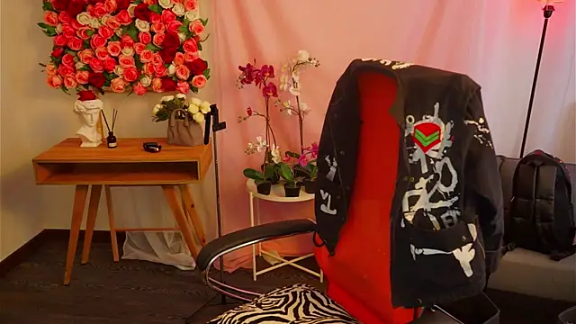 Snapshot of NeoGeisha chatting on 04-08-26, 01:22 NeoGeisha online show from 04-08-26, 01:22