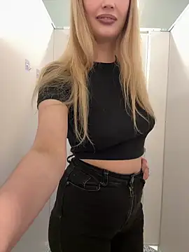 Snapshot of blonde_exe chatting on 02-10-26, 03:49 blonde exe online show from 02-10-26, 03:49