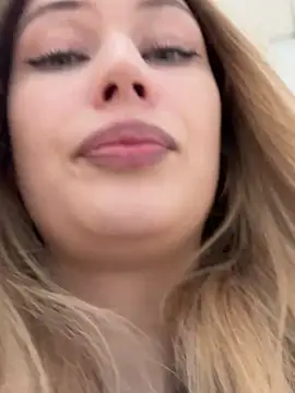 Snapshot of blonde_exe chatting on 02-17-26, 03:29 blonde exe online show from 02-17-26, 03:29