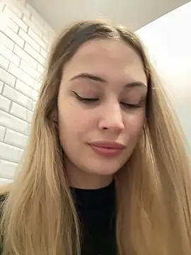 Snapshot of blonde_exe chatting on 02-27-26, 01:00 blonde exe online show from 02-27-26, 01:00