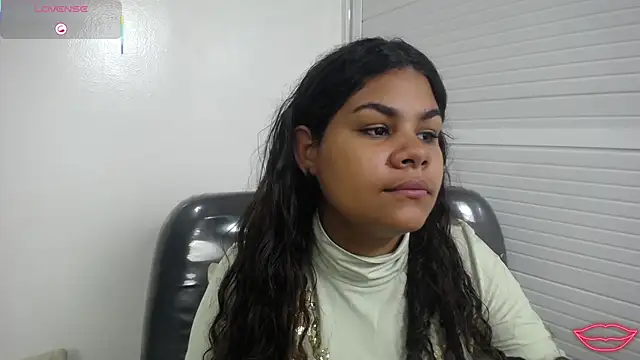 Snapshot of yaazhinii chatting on 06-19-26, 11:58 yaazhinii online show from 06-19-26, 11:58
