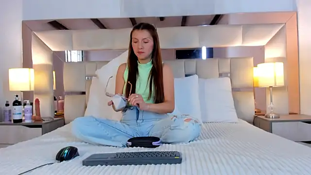 EloiseClairmont online show from 04-10-26, 07:29