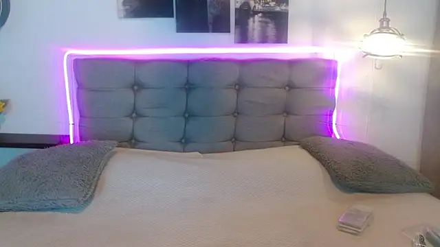 Snapshot of andreea_xx chatting on 02-27-26, 01:33 andreea xx online show from 02-27-26, 01:33