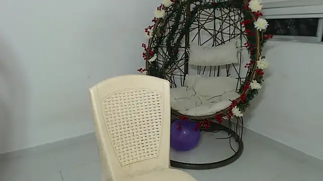 Snapshot of EllieConnor chatting on 06-22-26, 03:25 EllieConnor online show from 06-22-26, 03:25