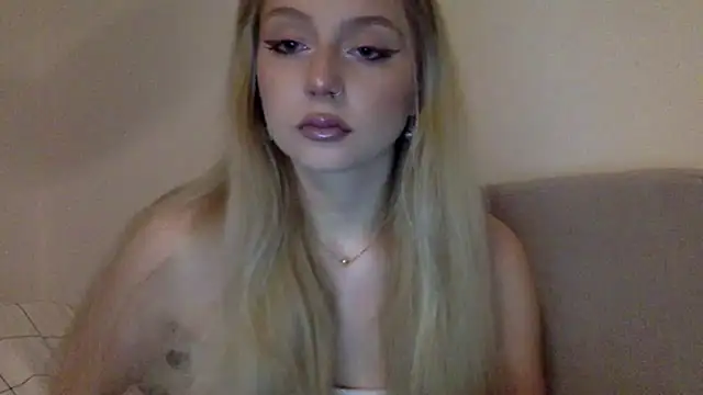 Snapshot of MayaWetDream chatting on 02-28-26, 04:19 MayaWetDream online show from 02-28-26, 04:19