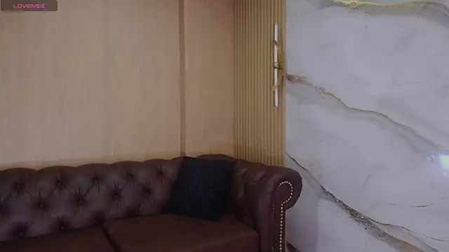 Snapshot of rox_luxury_tf chatting on 07-09-26, 12:53 rox luxury tf online show from 07-09-26, 12:53