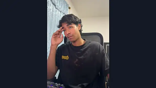 Snapshot of Pedestal_diamant chatting on 02-11-26, 12:26 Pedestal diamant online show from 02-11-26, 12:26