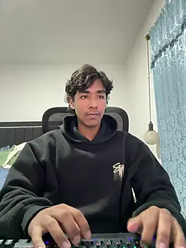 Snapshot of Pedestal_diamant chatting on 02-25-26, 11:14 Pedestal diamant online show from 02-25-26, 11:14