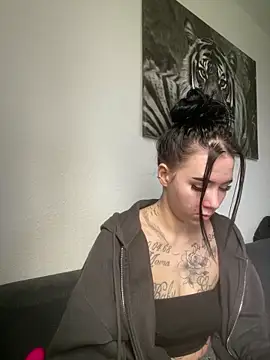 Snapshot of zoeelovee chatting on 02-25-26, 07:51 zoeelovee online show from 02-25-26, 07:51