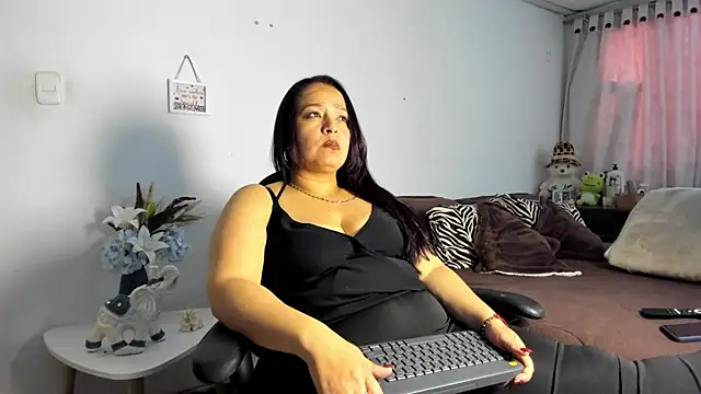 Snapshot of _Ivannaheat chatting on 02-12-26, 04:57 Ivannaheat online show from 02-12-26, 04:57