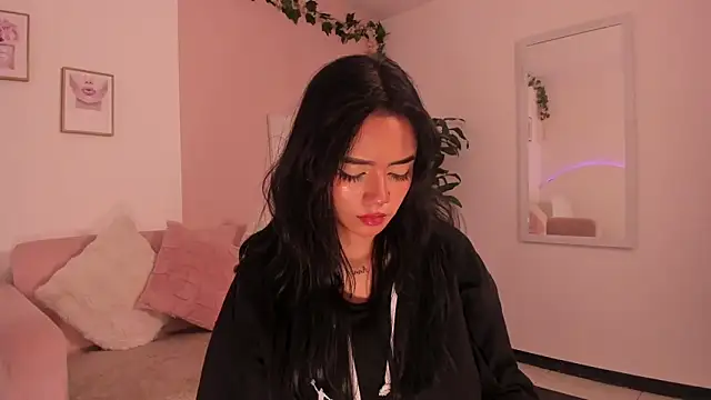 Snapshot of Mila_jenner chatting on 02-19-26, 01:18 Mila jenner online show from 02-19-26, 01:18