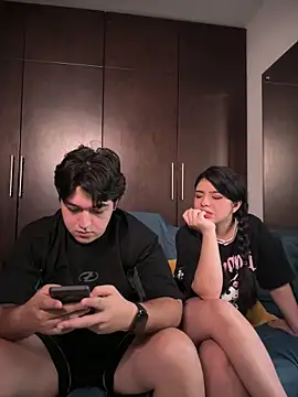 EmilyAndAndrew online show from 03-01-26, 04:25