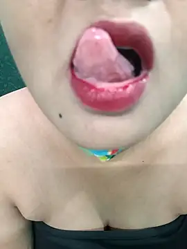 Snapshot of Tamilkannadacouple chatting on 03-19-26, 05:22 Tamilkannadacouple online show from 03-19-26, 05:22