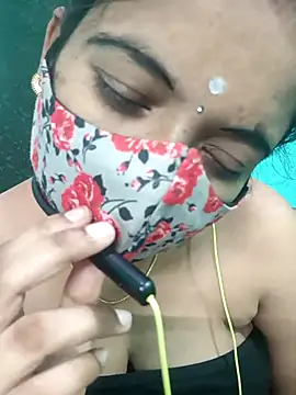 Snapshot of Tamilkannadacouple chatting on 03-24-26, 06:18 Tamilkannadacouple online show from 03-24-26, 06:18